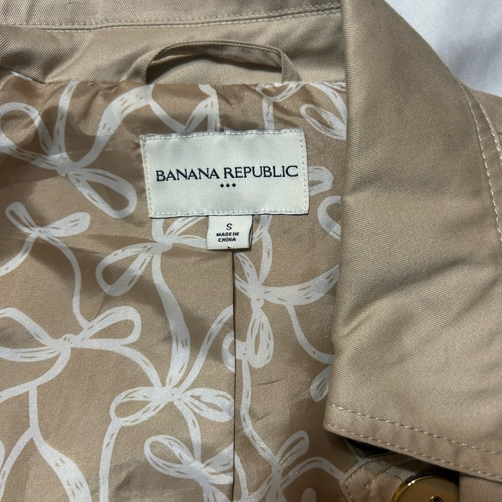 Banana Republic Light Tan Trench Coat - Picture 5 of 6